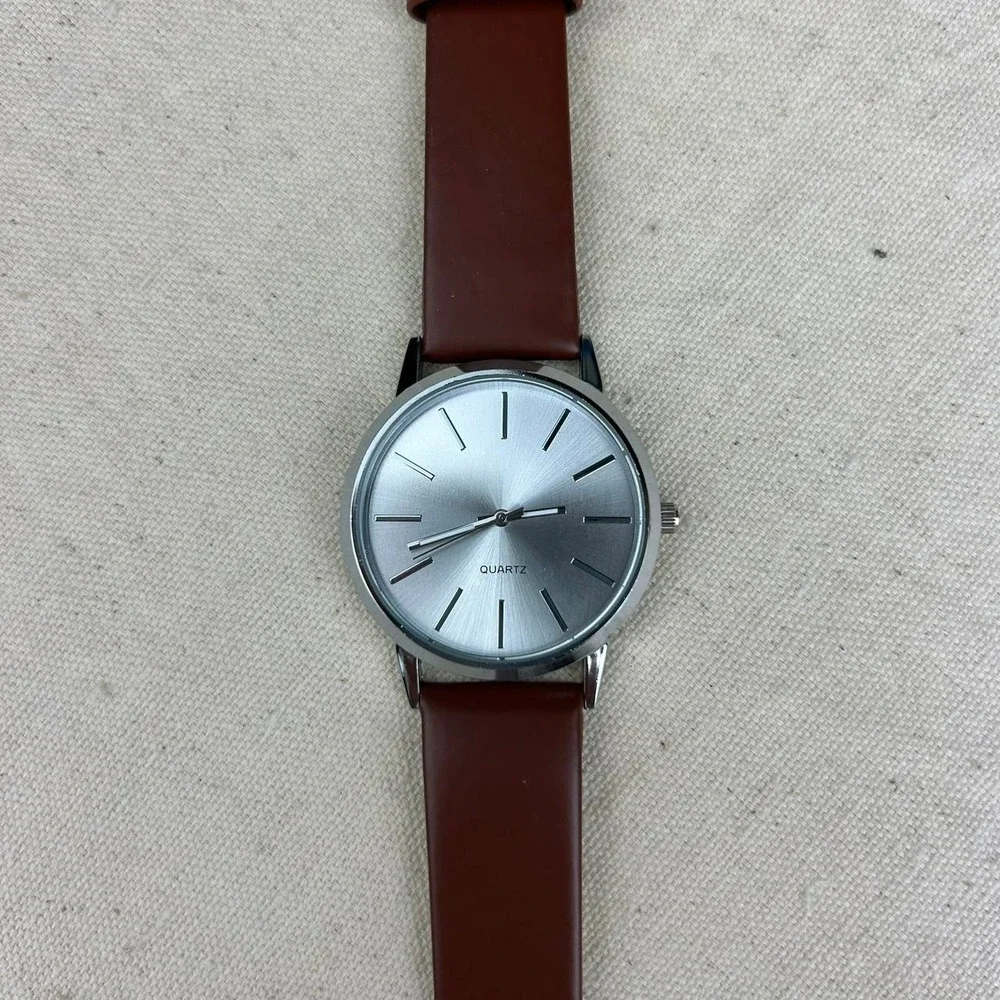 Minimalistic essential vintage style watch stainless steel brown and silver